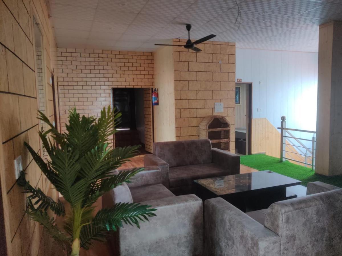 Fabhotel Maya ムスーリー エクステリア 写真