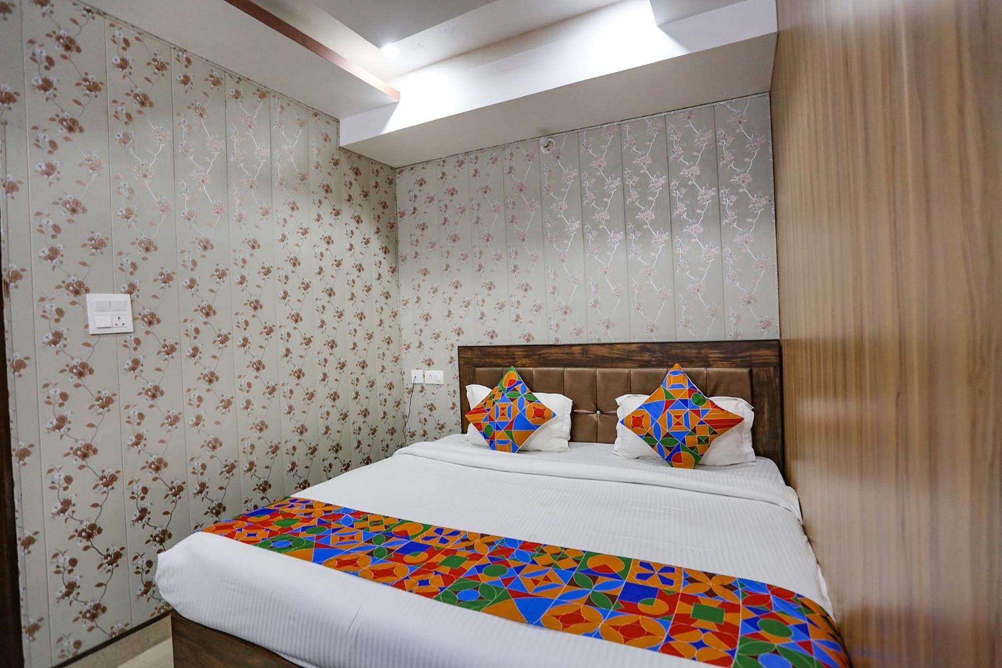 Fabhotel Maya ムスーリー エクステリア 写真