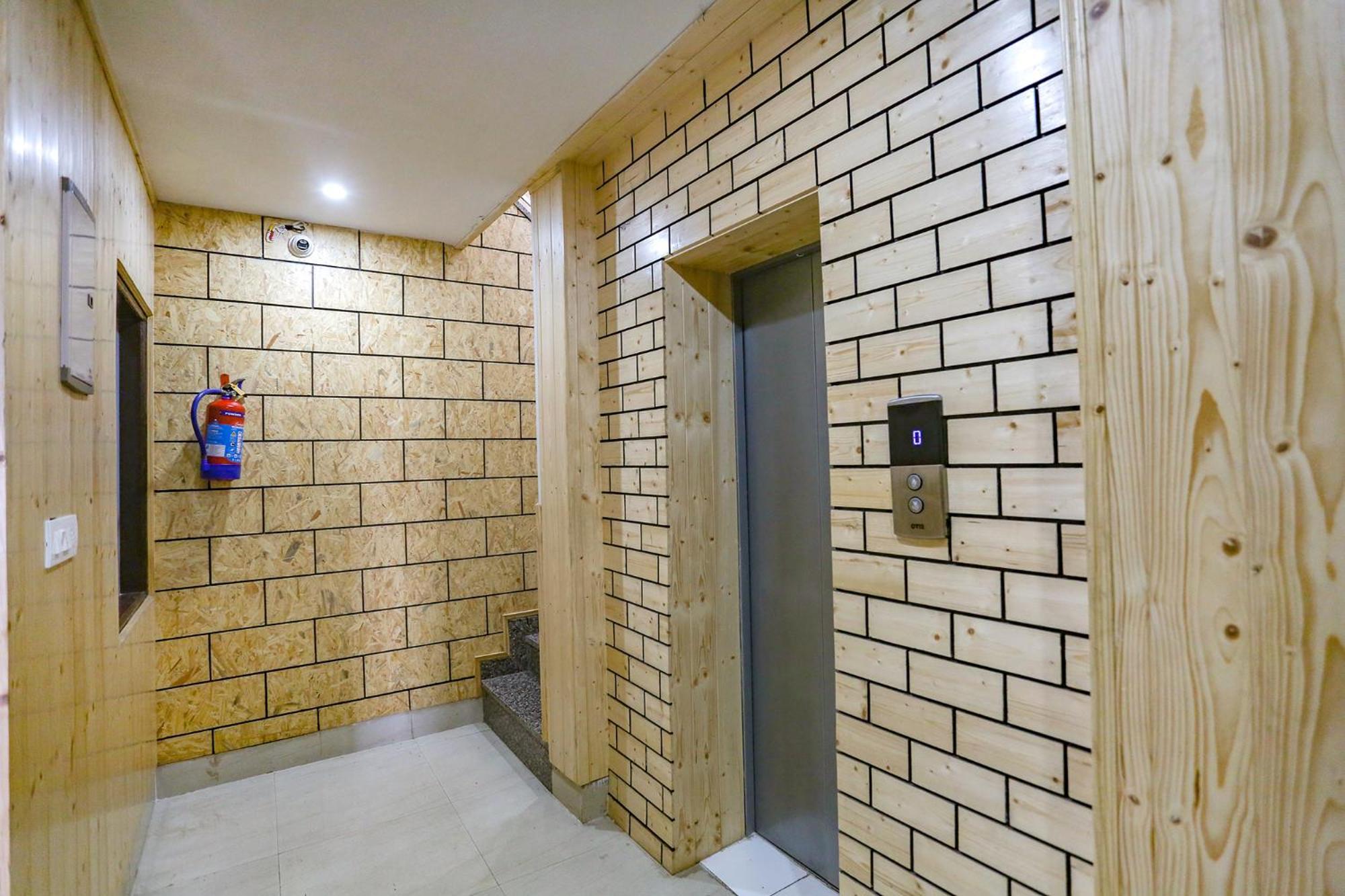 Fabhotel Maya ムスーリー エクステリア 写真