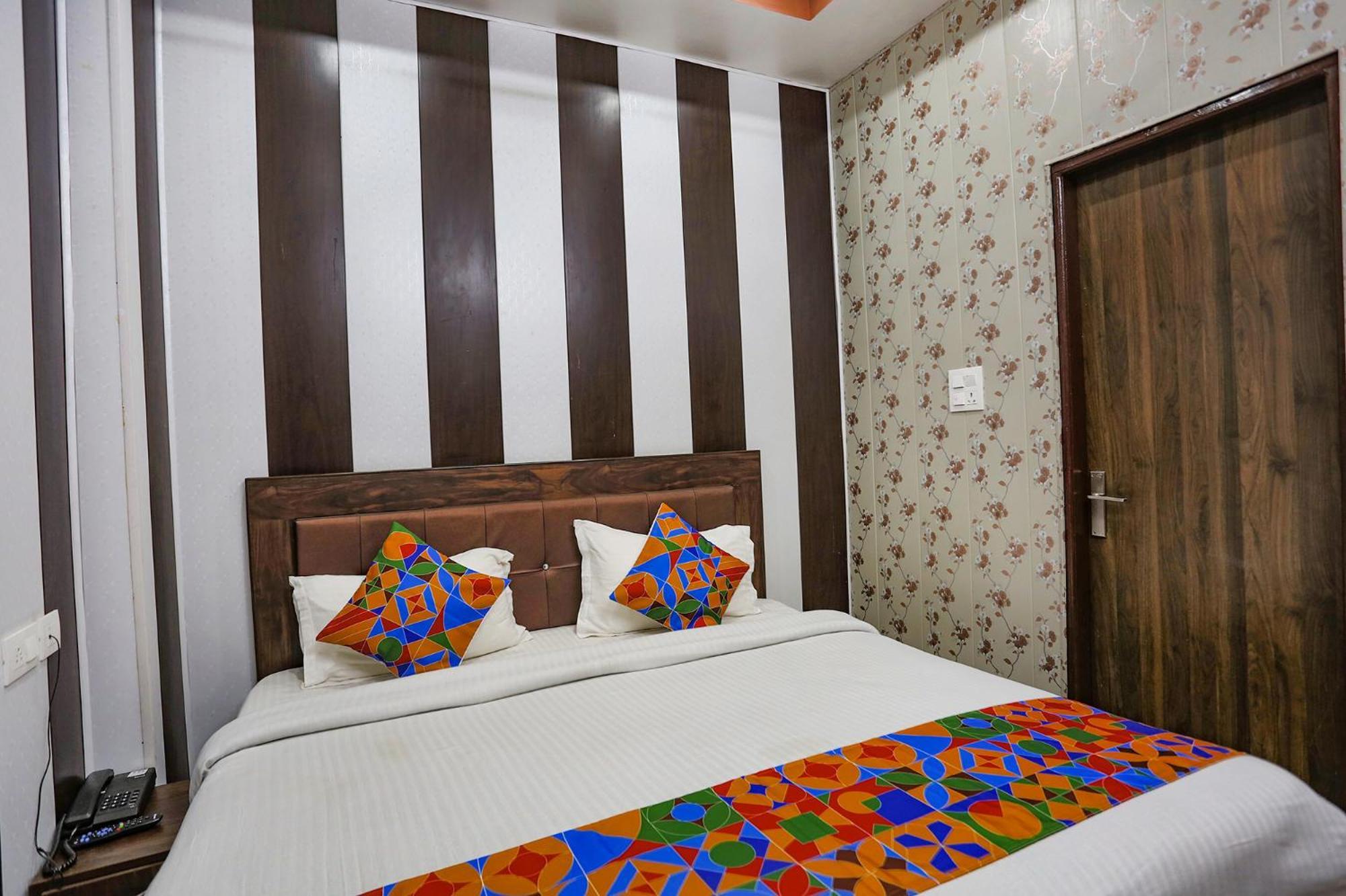 Fabhotel Maya ムスーリー エクステリア 写真